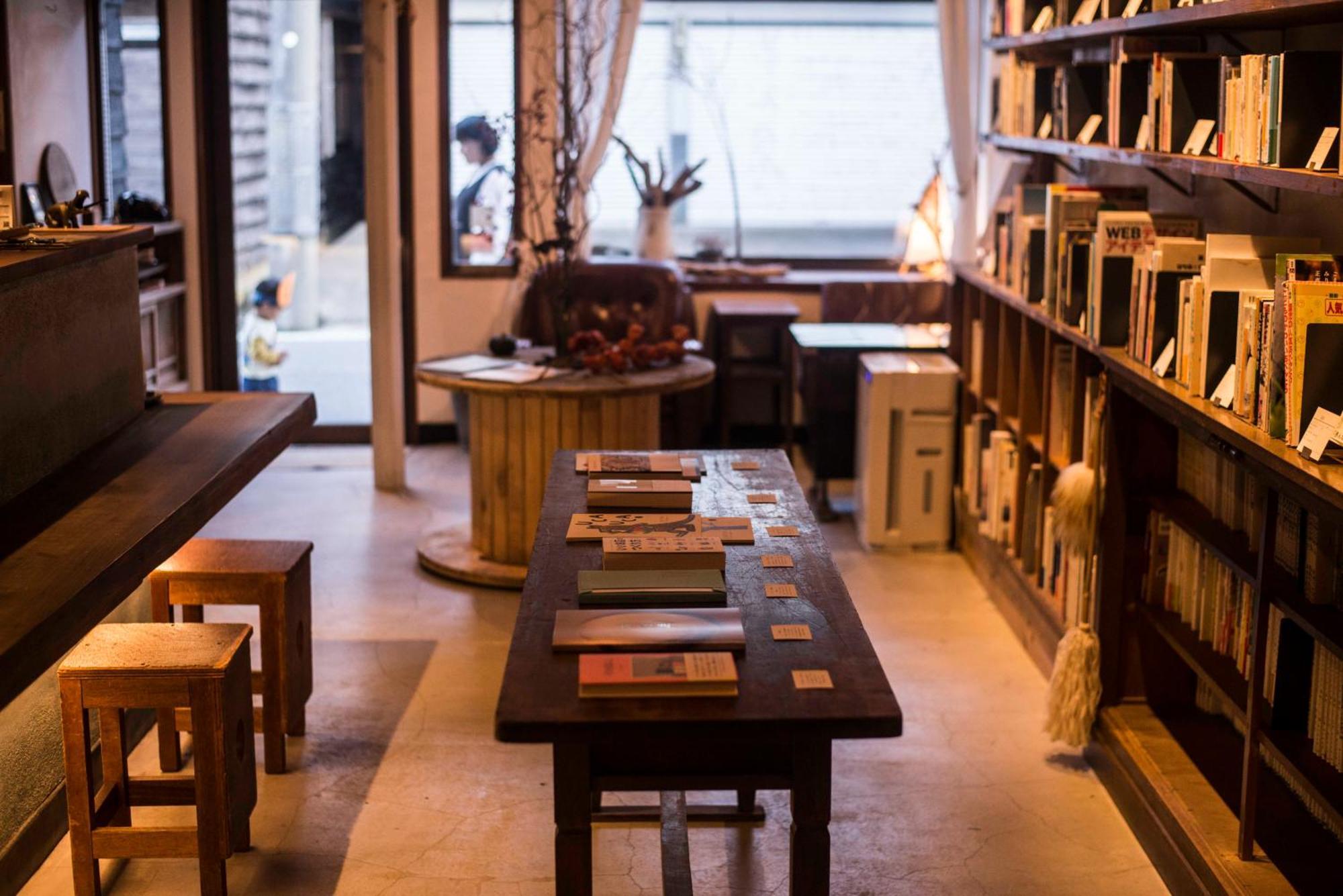 Book & Guesthouse Hitotomaru تويوكا المظهر الخارجي الصورة